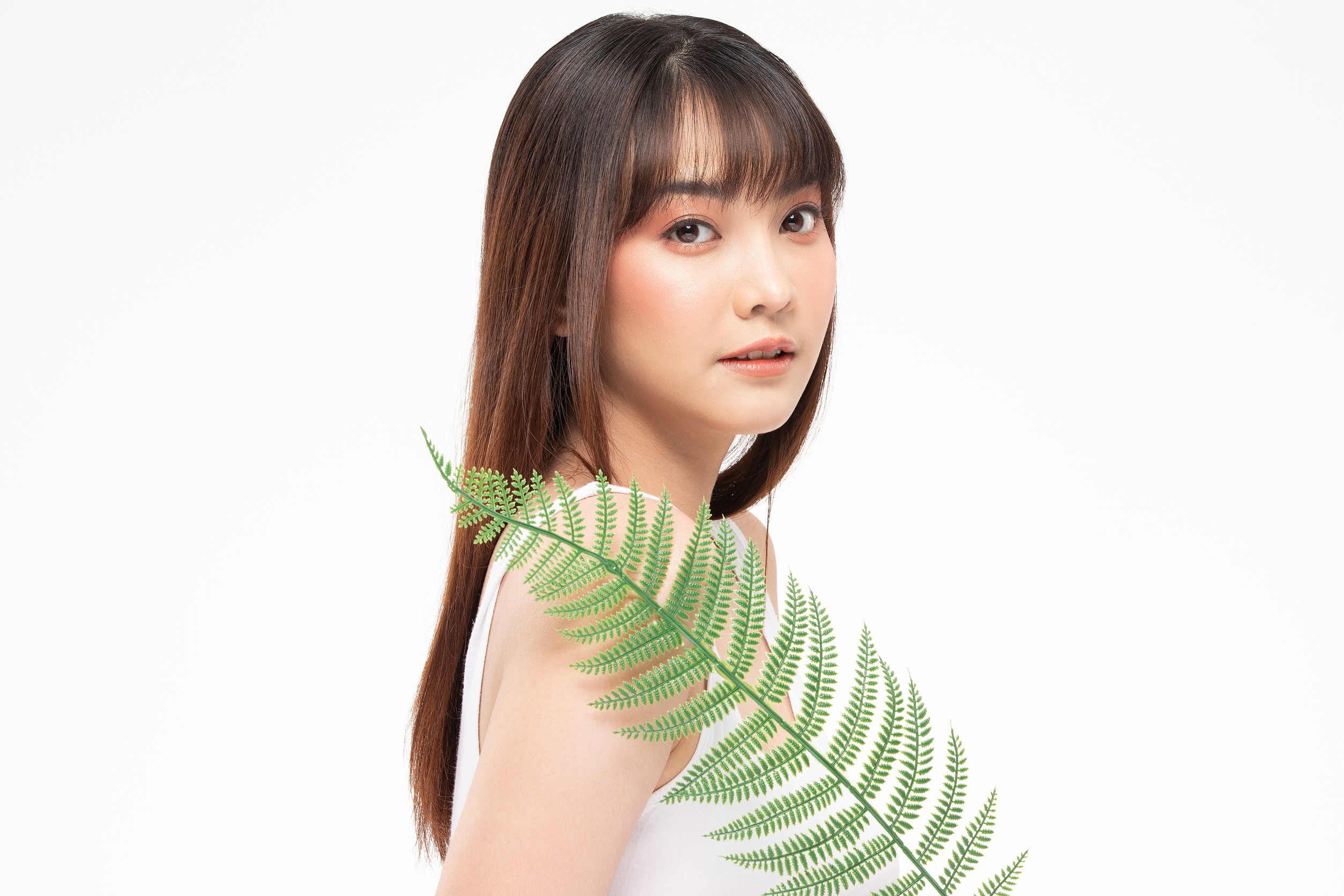 空氣感瀏海也會讓頭髮看起來比較蓬鬆,也是細軟髮女孩適合的髮型。圖/123RF圖庫