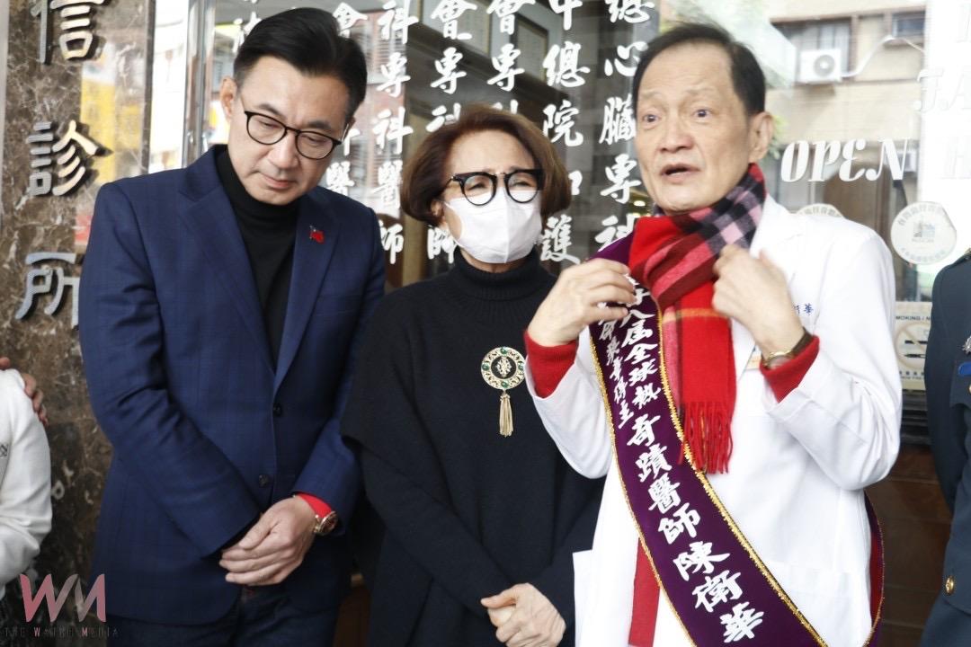 抗癌成功投入公益！奇蹟醫師陳衛華公開打敗四癌密碼　榮獲全球熱愛生命獎章 - https://www.watchmedia01.com