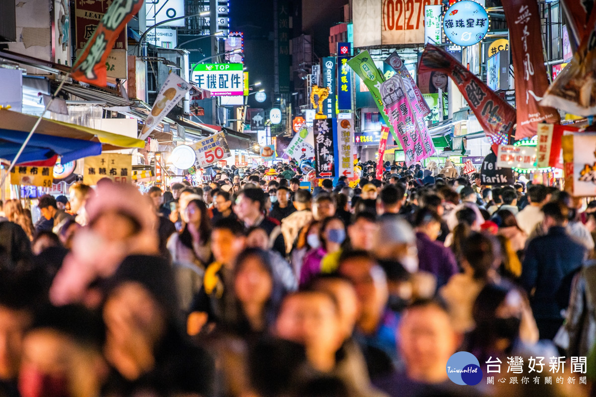 嘉義市文化路夜市人潮/嘉義市府提供
