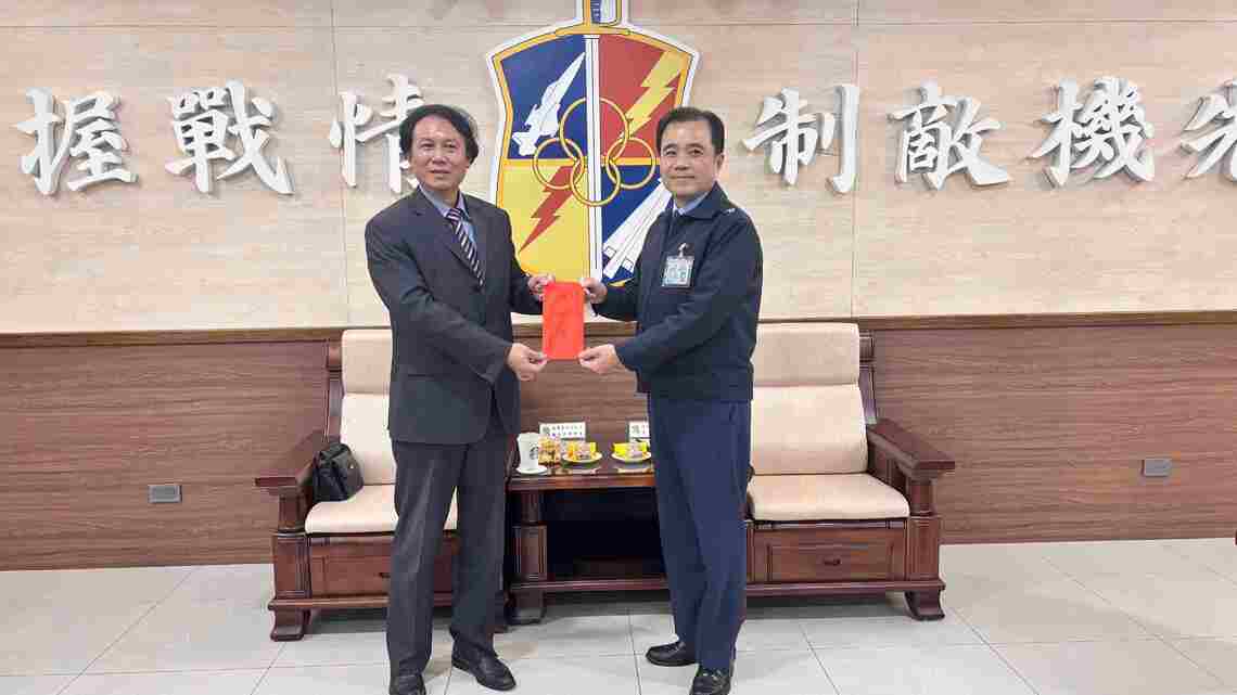 新北市公寓大廈管理維護商業同業公會理事長鄺英杰 慰勞空軍北部駐軍部隊