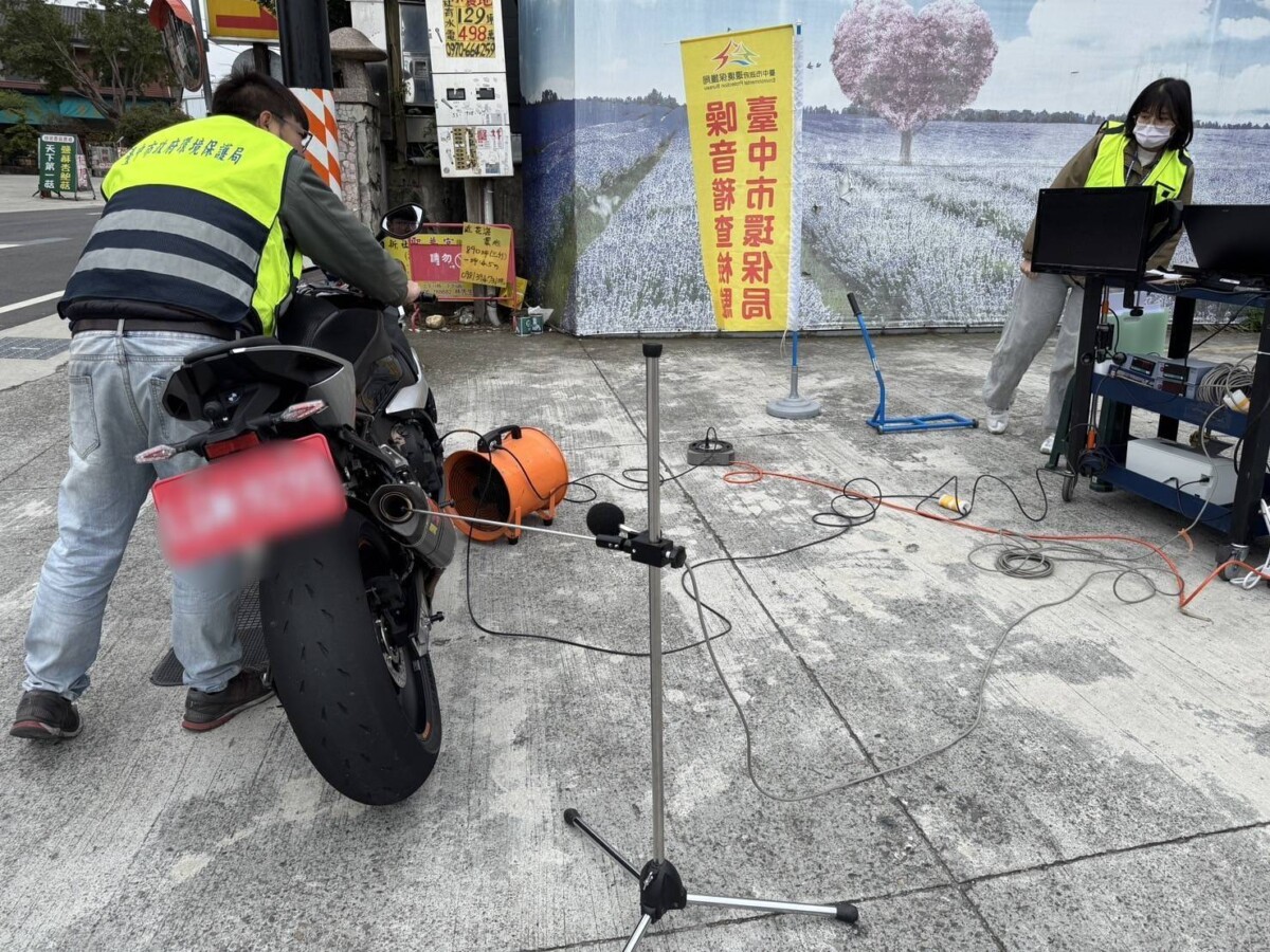 ▲機動車輛原地噪音檢測。(圖/中市府提供)
