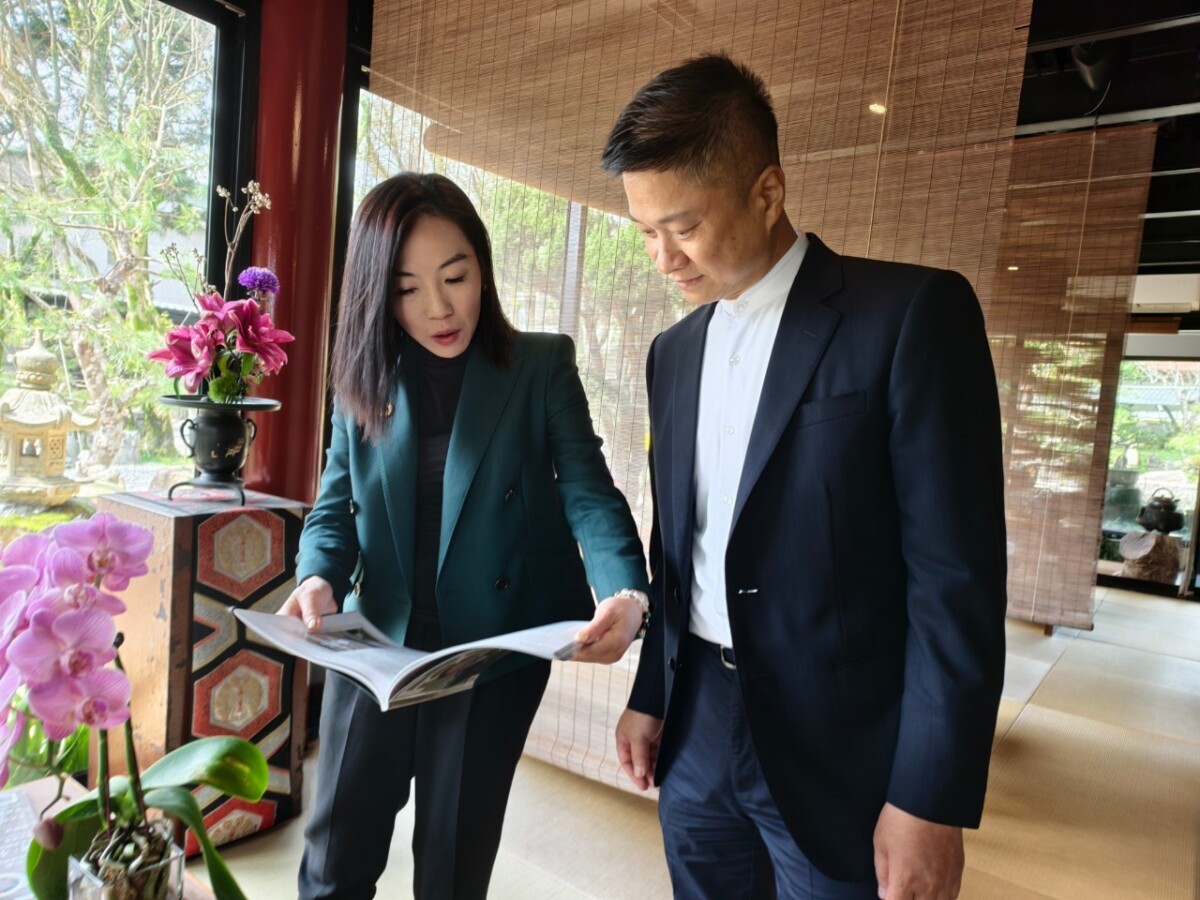 訪談前的交流「激盪思維，讓永續不僅停留在對話」，更在陽明春天這片自然環境中實踐，轉化為推動社會共好的行動力。(左：相信閱讀《Focus聚焦誌》創辦人鄭莉穎；陽明春天創辦人陳健宏。)