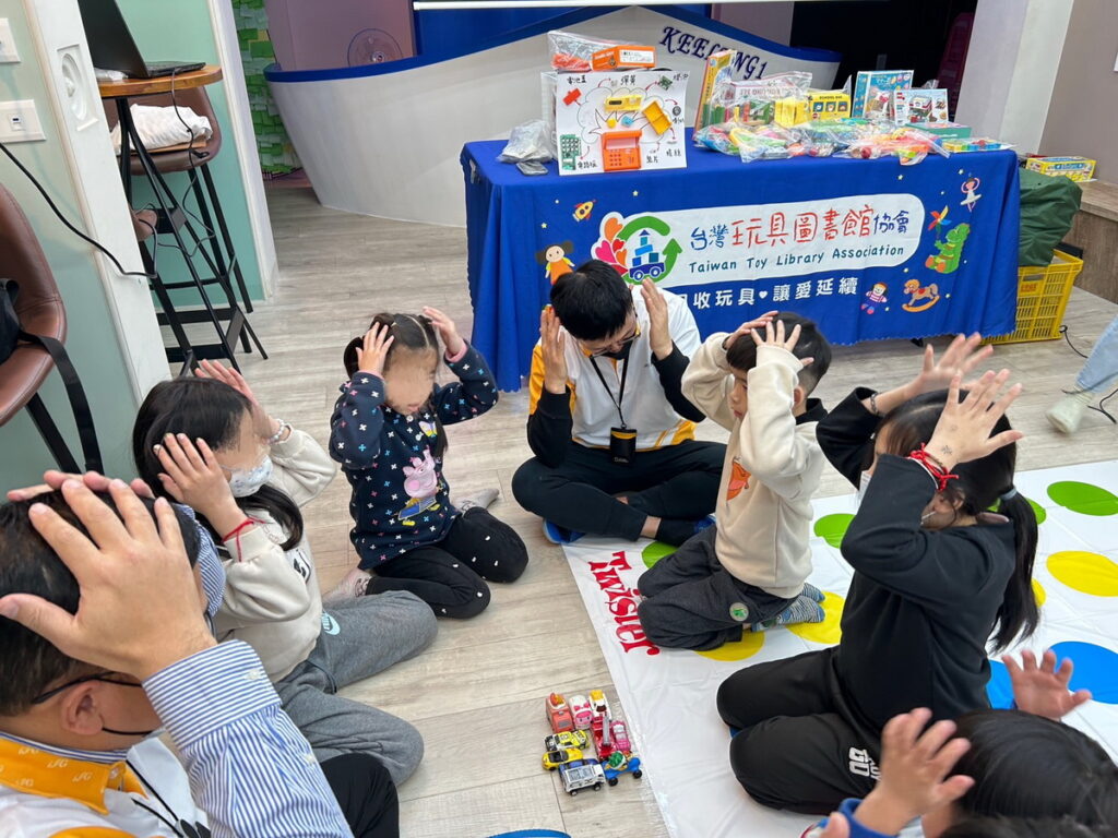 活動獲得熱烈響應,成功募集30箱玩具,並由遠雄廣場同仁,親自將這些愛心玩具送至基隆