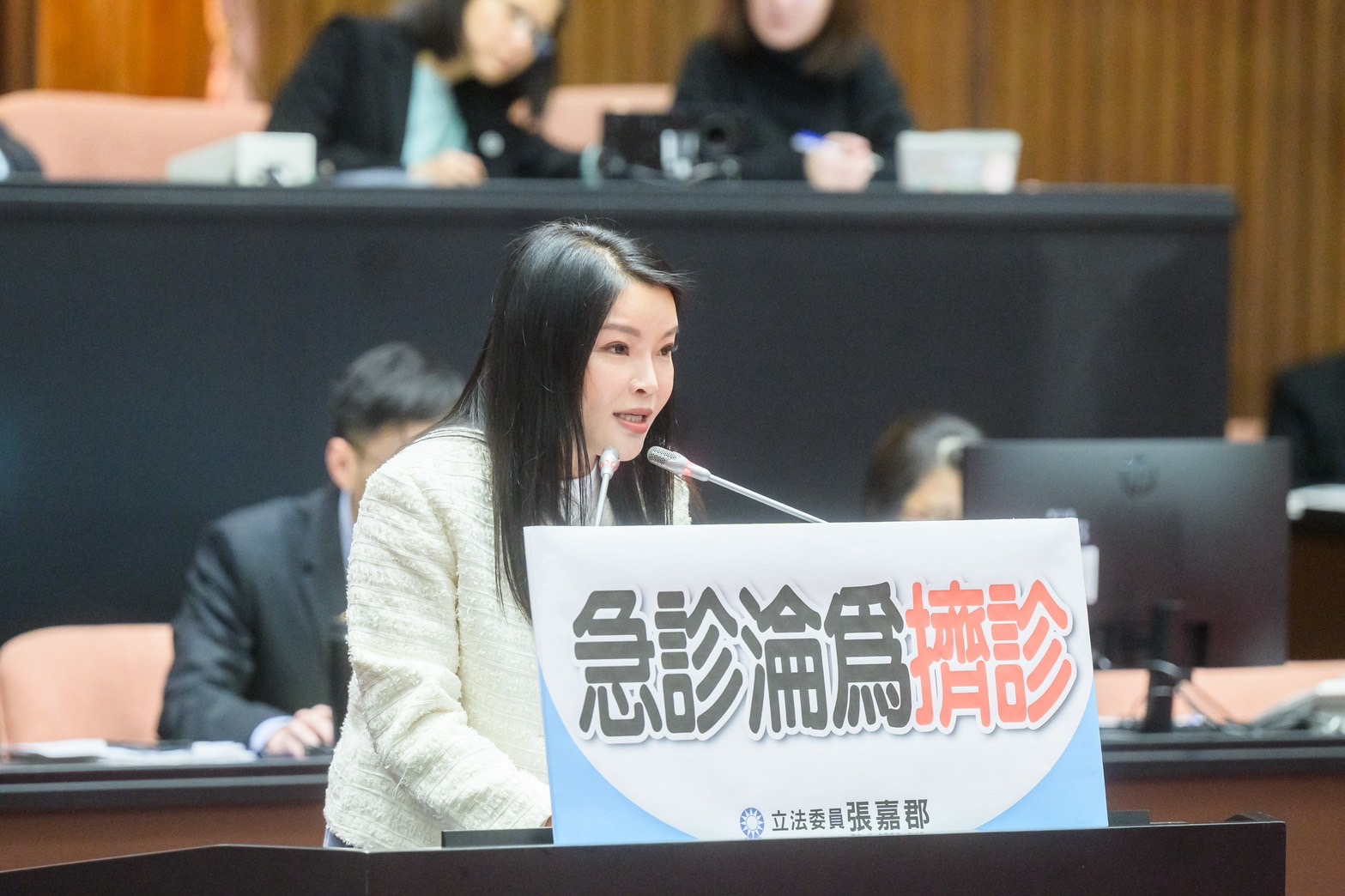 急診爆滿變「擠診」 張嘉郡喊話卓榮泰、林靜儀多關心 230 急診爆滿變「擠診」 張嘉郡喊話卓榮泰、林靜儀多關心 229