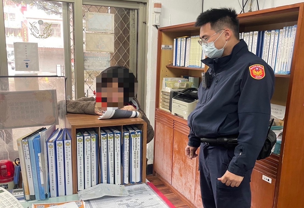 想吃麥當勞雨中徒步20公里 金山警協助女子返家團聚 209 248250225a03