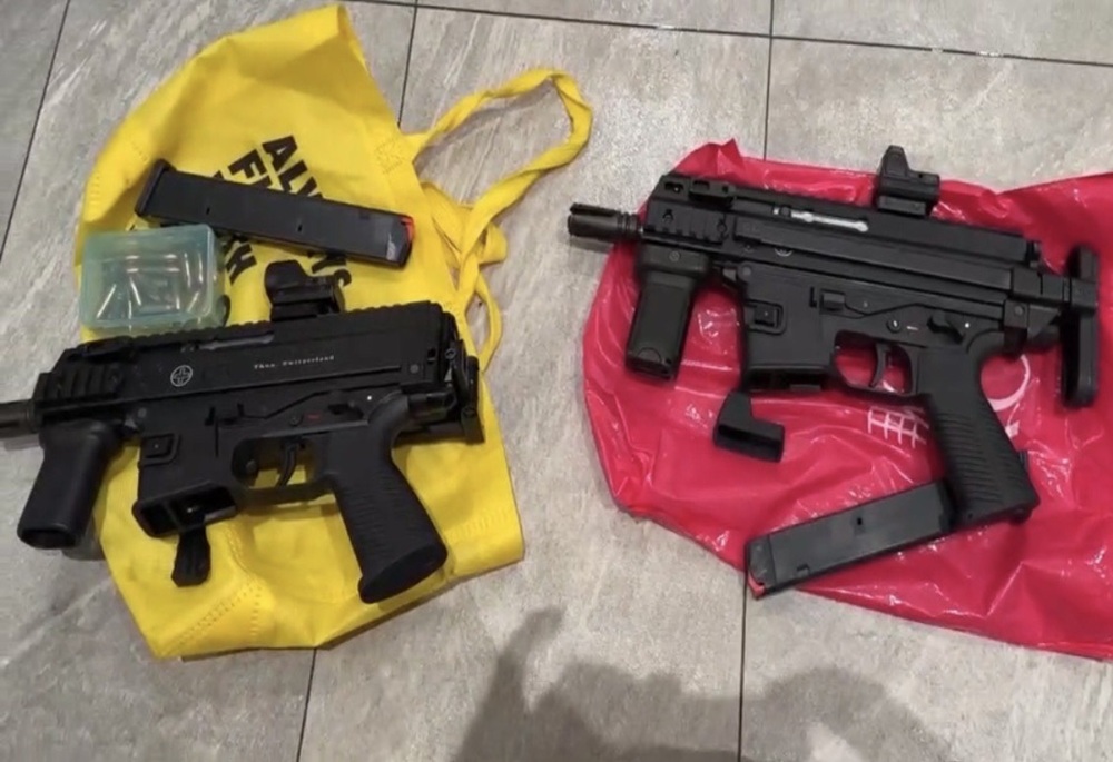 南下查緝黑槍壓制不法 新莊警逮4嫌赫見衝鋒槍 226 248250225a05