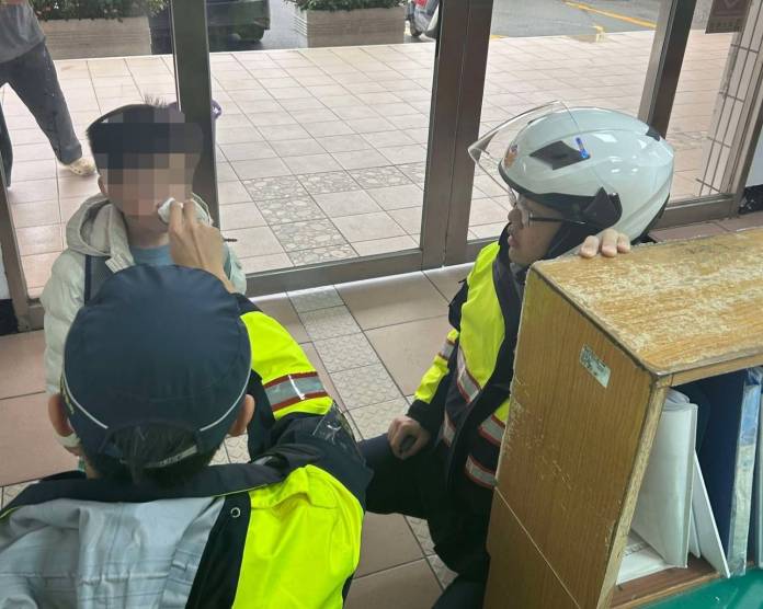 小一男童1原因害怕上學 大園警暖心安撫 60 331375 0