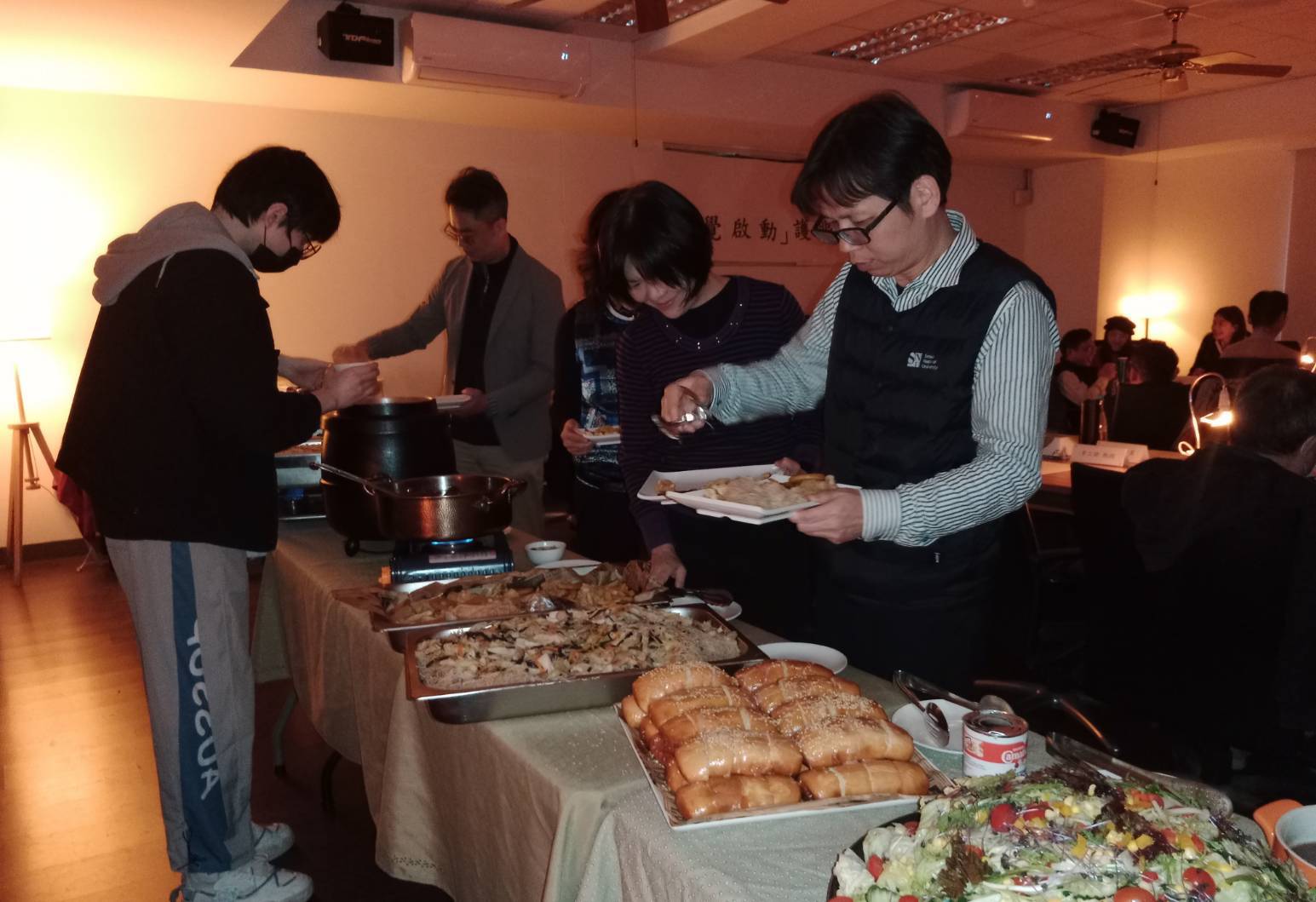 別開生面的燭光晚餐驚豔好光發現暗視覺,要為學童啟動視力全保護。(圖/記者黃溎芬攝影)