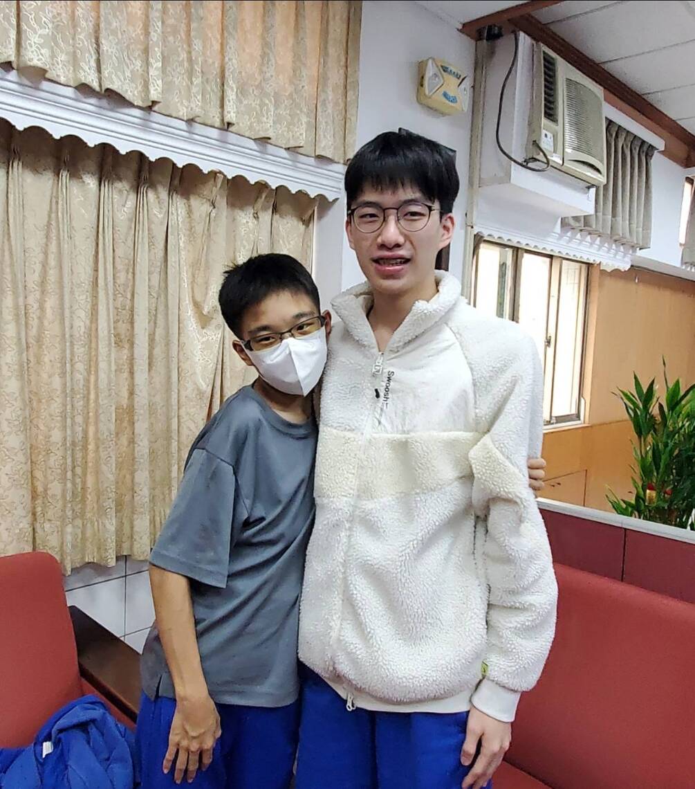 漾新聞|在大考中見友誼!通知錄取但他自動放棄了 讓體弱多病的同學遞補上國立大學 高市校園傳佳話!