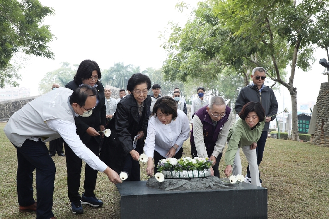 全台第一座二二八紀念碑前舉辦追思紀念會 嘉義市黃敏惠盼撫平歷史傷痛