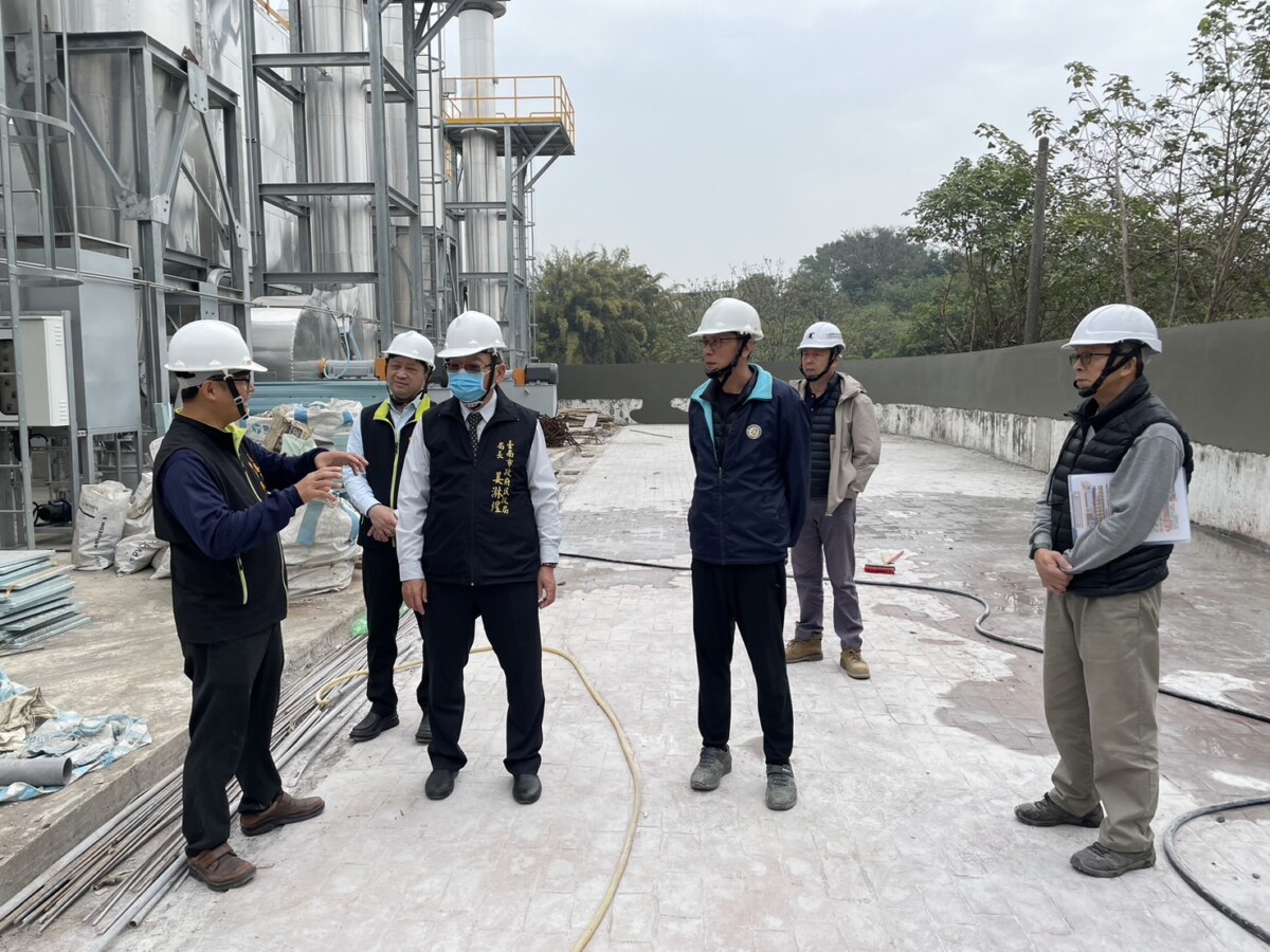 ▲民政局局長姜淋煌前往視察殯儀館各項設施使用狀況及南區第一火化場工程進度。(圖/民政局提供)