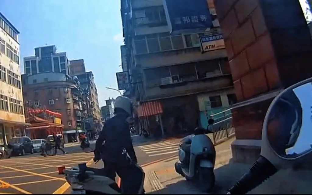 員警到場畫面