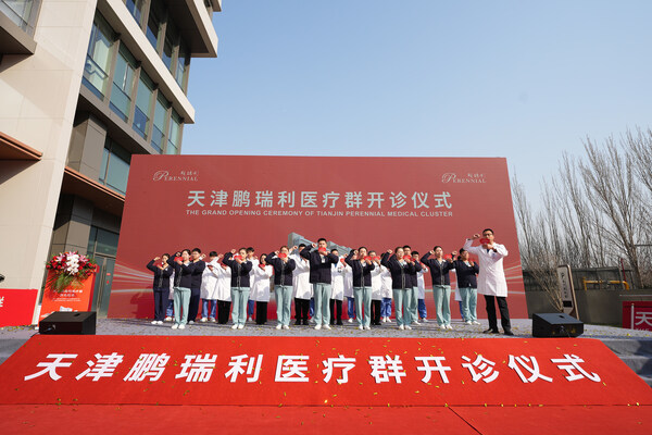 在正式開幕典禮上醫護專業人員宣誓醫療誓詞 在正式開幕典禮上醫護專業人員宣誓醫療誓詞