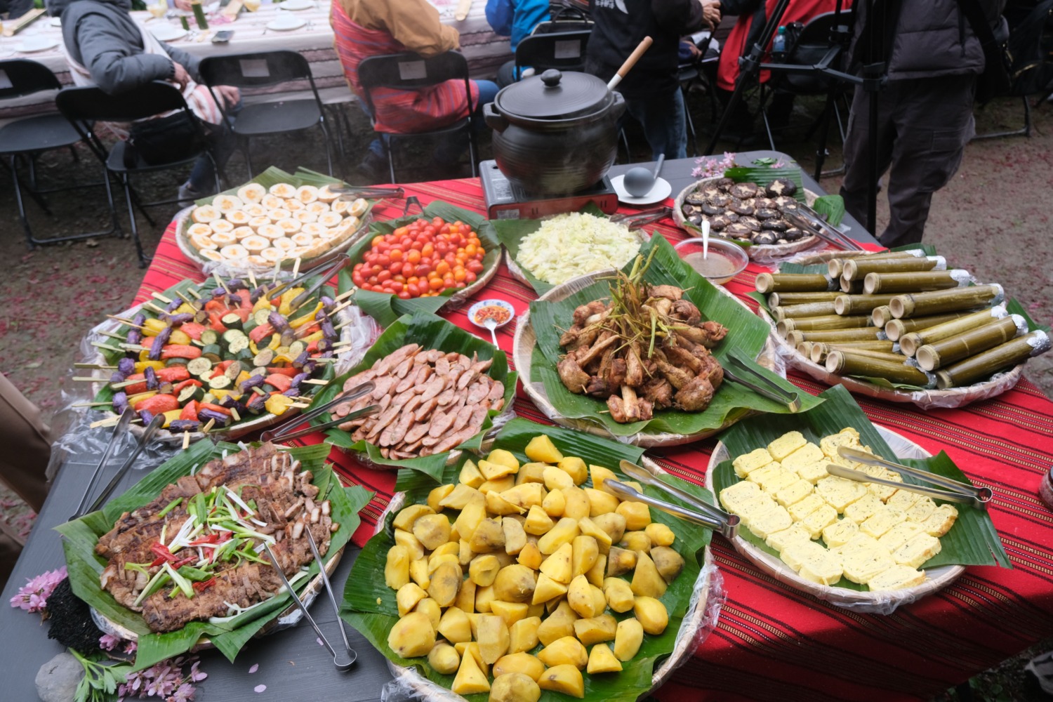部落大地餐桌以森林黑珍珠--馬告為靈魂,搭配在地小農食材呈現迷人循味。(圖/記者黃溎芬翻攝)