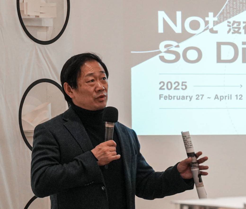 陽明交大建築所所長許倍銜強調:透由虛擬動態網路可引發新對話。(圖/記者黃溎芬翻攝)