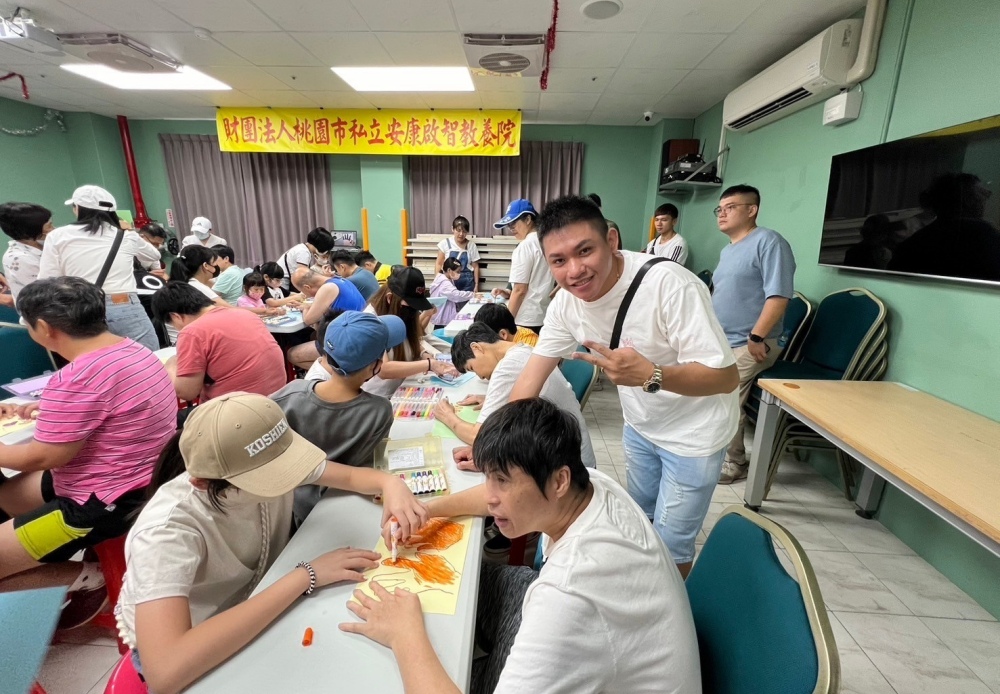 ▲葉俊男積極參與慈善活動與社區服務,鼓勵團隊成員 一同回饋社會,實現人生價值。(圖/業者提供)
