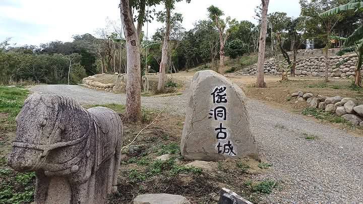 圖文:手指油畫創舊大師匡乙 非賣珍藏版228假期老塘湖藝術村展出 門票買三送一。