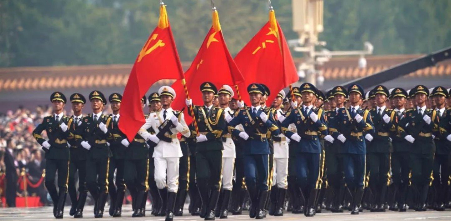 中共解放軍不只在台海、紐澳等海域,更早之前還在越南海域、菲律賓外海等進行軍事威懾,緊張態勢升高,美國國務卿盧比歐在接受訪問時,主持人更直接問他,如果今晚中共就攻台,你怎麼辦?翻攝解放軍報