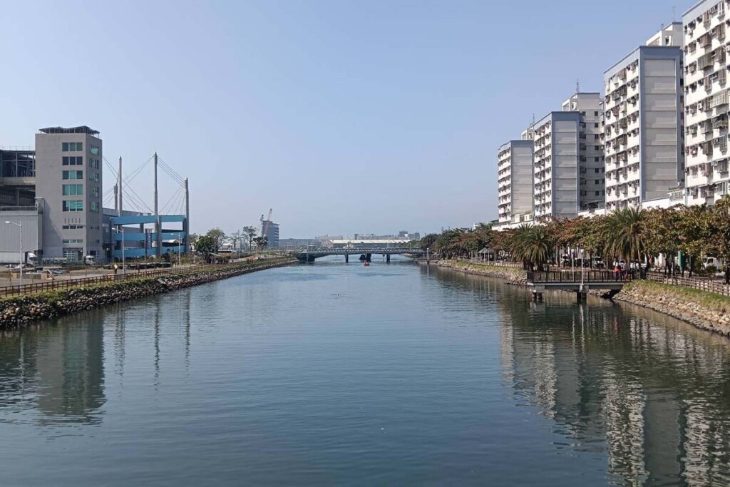 ▲犯嫌將遺體剁碎棄置前鎮運河內。（圖/創新聞記者朱星明攝）