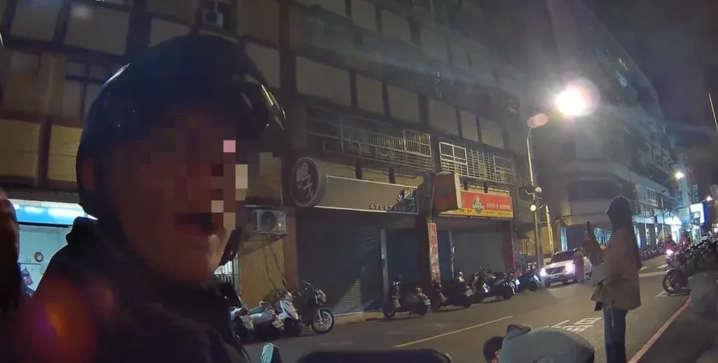 林姓男子因排氣管聲音太大聲,引起樹林警分局巡邏員警注意而攔查