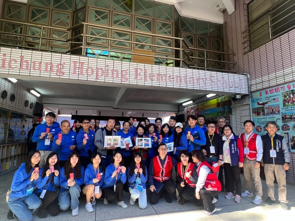 畫面為臺中市政府與東海大學共同下鄉推動AI數位教育。(圖/東海大學提供)