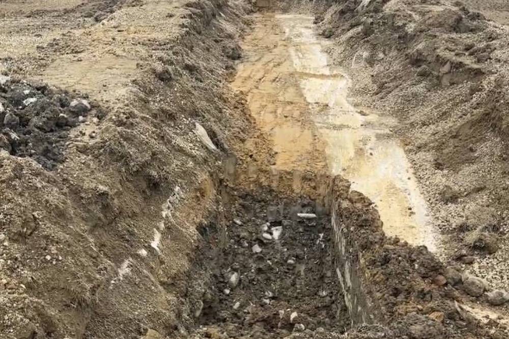 新竹棒球場挖出大量廢棄物 李中籲檢方查個水落石出 200 新竹棒球場挖出大量廢棄物 李中籲檢方查個水落石出 199