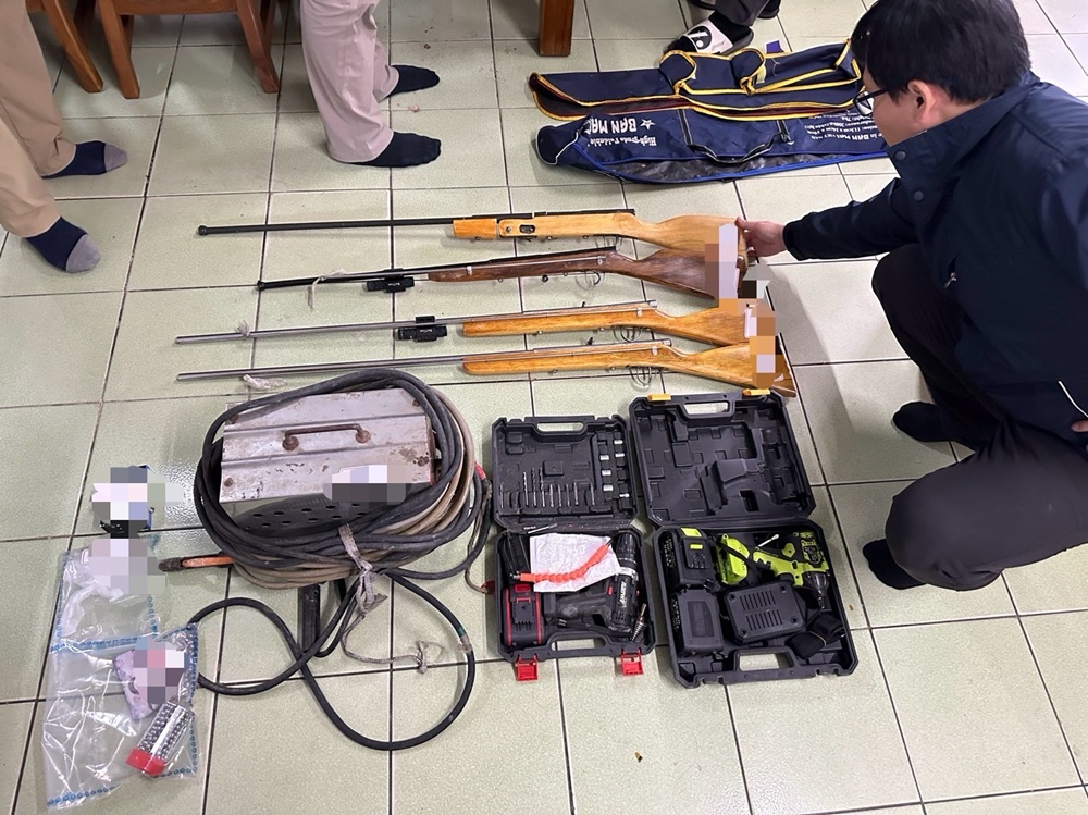 喜歡打獵就自製槍枝 警察找上門57歲男被法辦 201 cnews204250227a09
