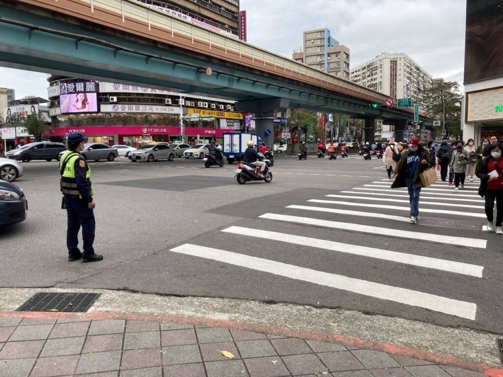 因應和平紀念日連續假期  北市警全員維護交通秩序  守護用路人安全