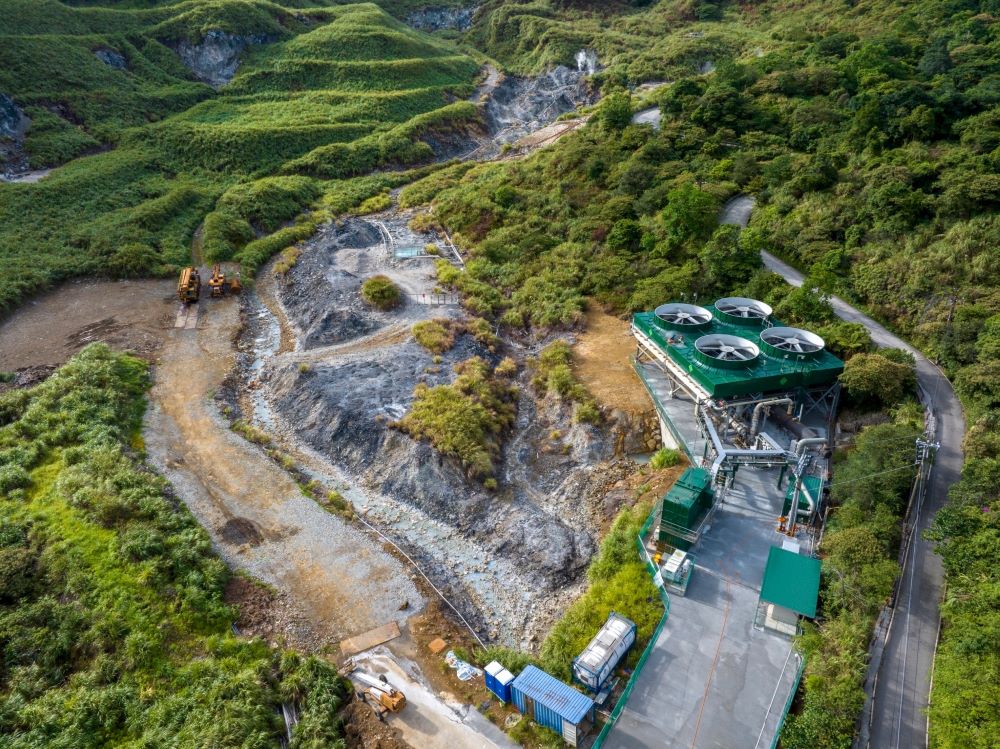 《圖說》新北「金山區四磺子坪地熱發電廠」為全台第一座火山型地熱開發案,善用全國地熱潛力最高的區域帶動再生能源產業發展,期待共同喚起全民對於永續發展的重視。〈環保局提供〉