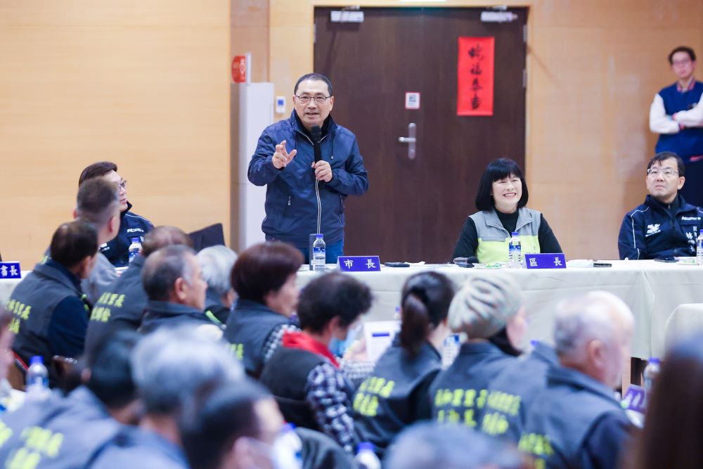 《圖說》侯友宜市長談到永和寸土寸金 ,努力打造完善機能,右一民政局長林耀長、右二區長周慶珍。〈民政局提供〉