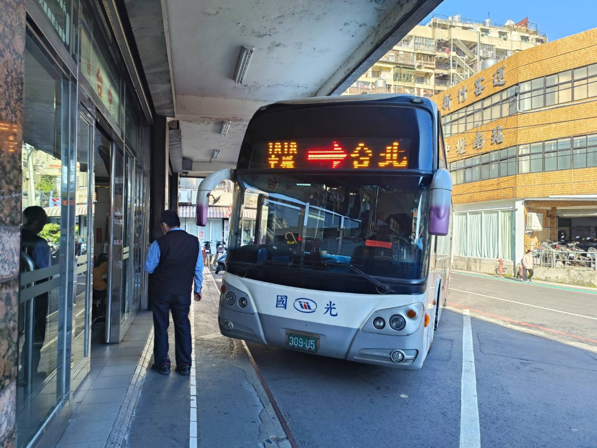 228公路客運優惠措施，提供民眾安全返鄉選擇。