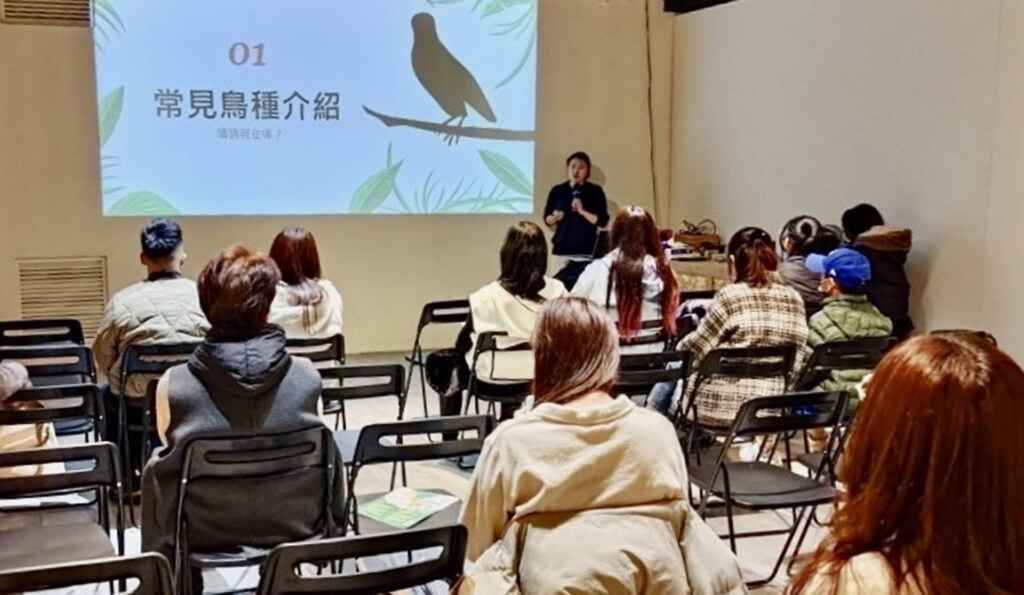 ▲首場寵物鳥飼養入門講座邀請羽森林動物醫院鐘小晴獸醫師和大家分享寵物鳥正確飼養照護方式及健康知識。（台中市農業局提供）