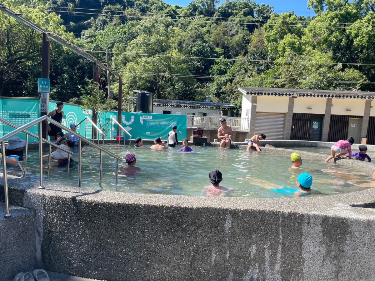 ▲情人谷溫泉開放預約泡湯,吸引不少遊客前往泡暖湯。(圖/高雄市原民會提供)