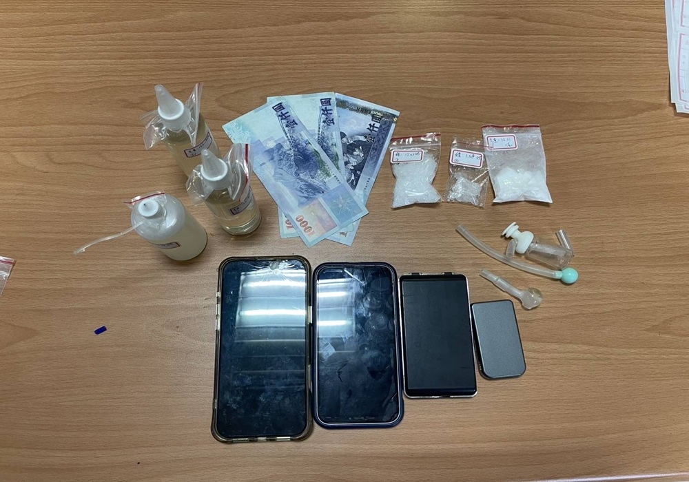 毒蟲爽駕百萬豪車運毒 下錯交流道遇警甕中捉鱉 218 248250228a02