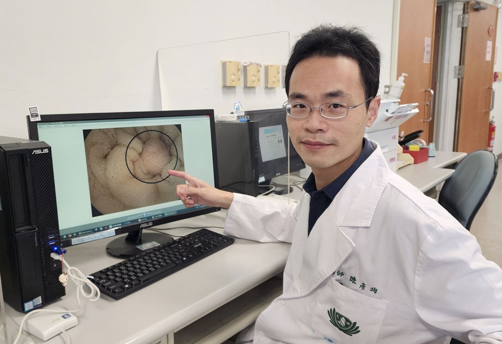 胃鏡、大腸鏡都抓不到!熟男狂血便找嘸出血點 禍首竟藏在這 222 胃鏡、大腸鏡都抓不到!熟男狂血便找嘸出血點 禍首竟藏在這 221