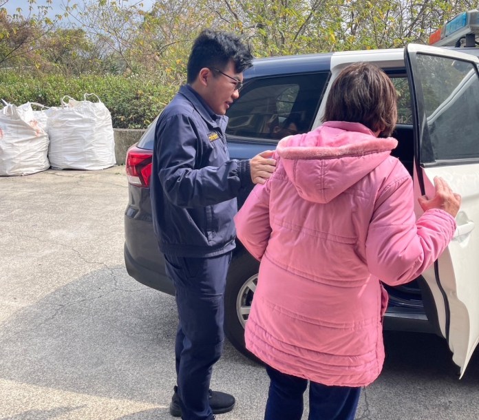 7旬婦忘記回家的路 龍潭警、里長合力伸援 55 S 1867787 0