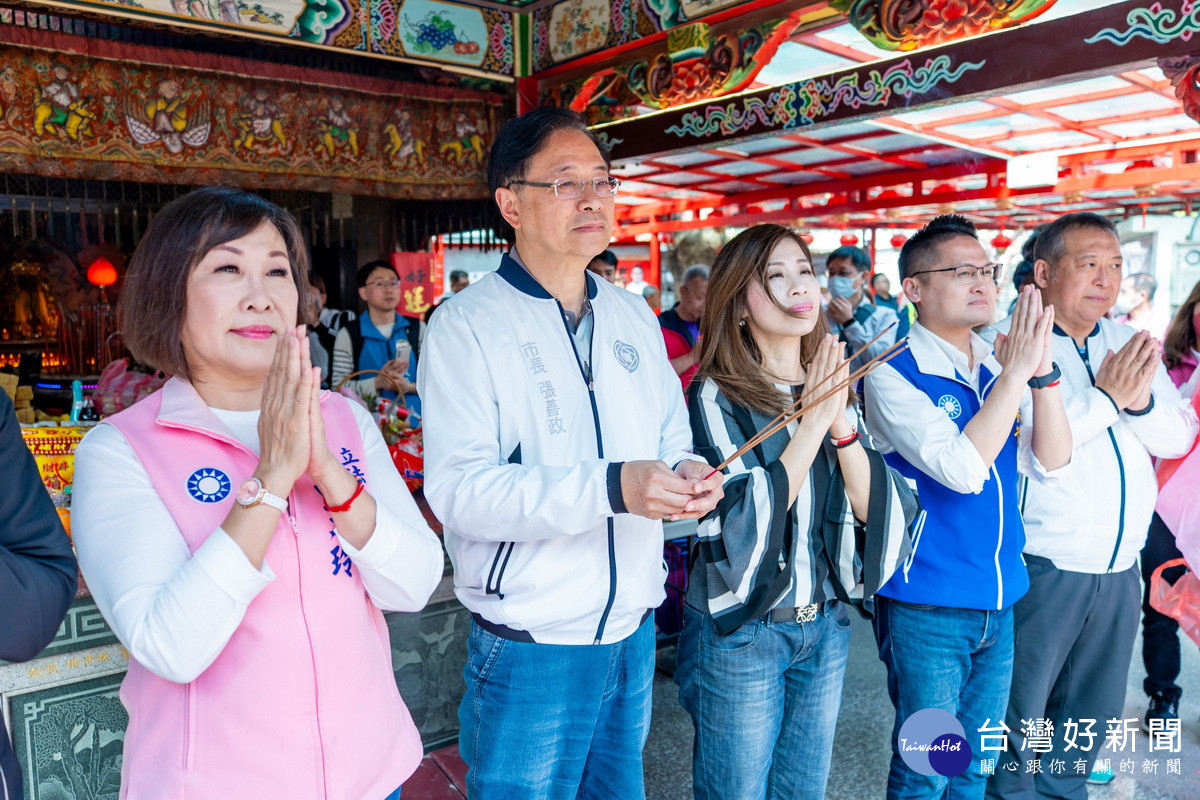 桃園市長張善政出席「平鎮大竹圍福德祠土地公聖誕千秋平安餐會」。<br /><br />