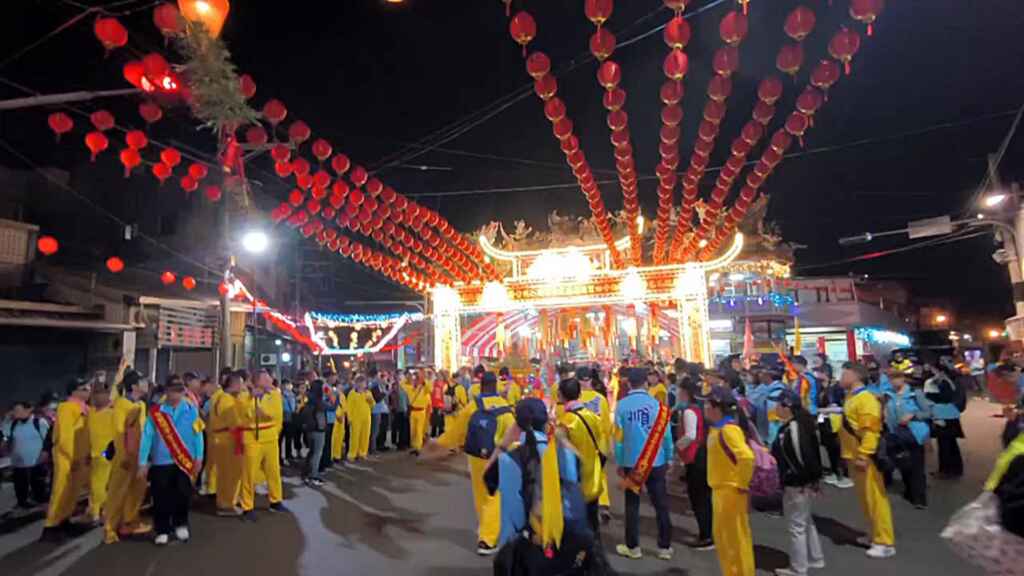 ▲埔鹽順澤宮「松柏嶺受天宮徒步參香祈福」活動，不僅是宗教儀式，更讓參與信眾深刻體會土地與人之間的緊密連結。（記者林明佑翻攝）