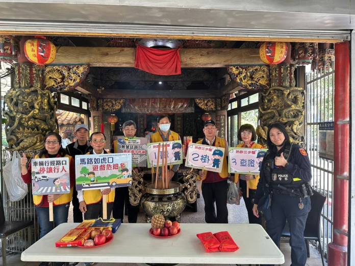頭牙拜土地公 桃警把握機會宣導交通安全 61 589114