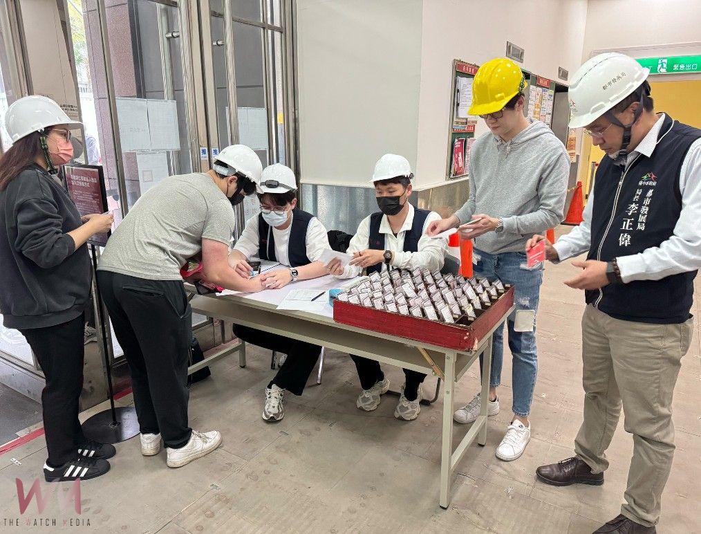 新光三越首日開放百貨人員暫時進出取物 中市都發局視察安全防護:貫徹督導責任 - https://www.watchmedia01.com