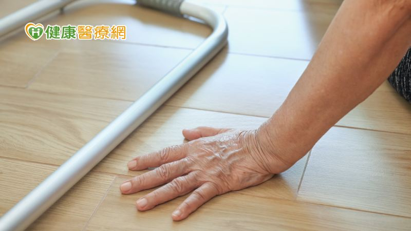 小心「防跌」!跌倒是長者事故傷害死亡原因第2位 快用3步驟及早預防