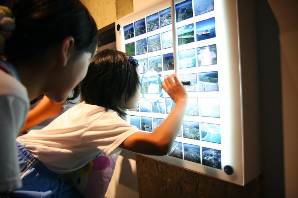 基金會透過多元教育計畫,深入校園、培養學童環境意識,讓影像成為啟發行動的力量。