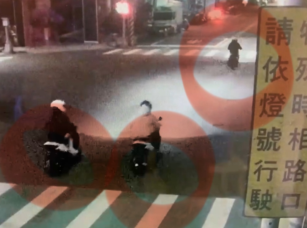 騎車不滿被開單 19歲男竟揪友拔車牌派出所前炸街 237 cnews204250302a01