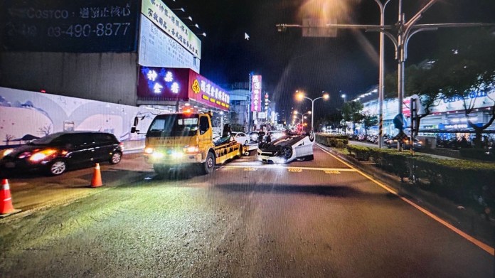 中壢小客車碰撞拖吊車!整輛「倒頭栽」慘況曝 54 S 12378205 0