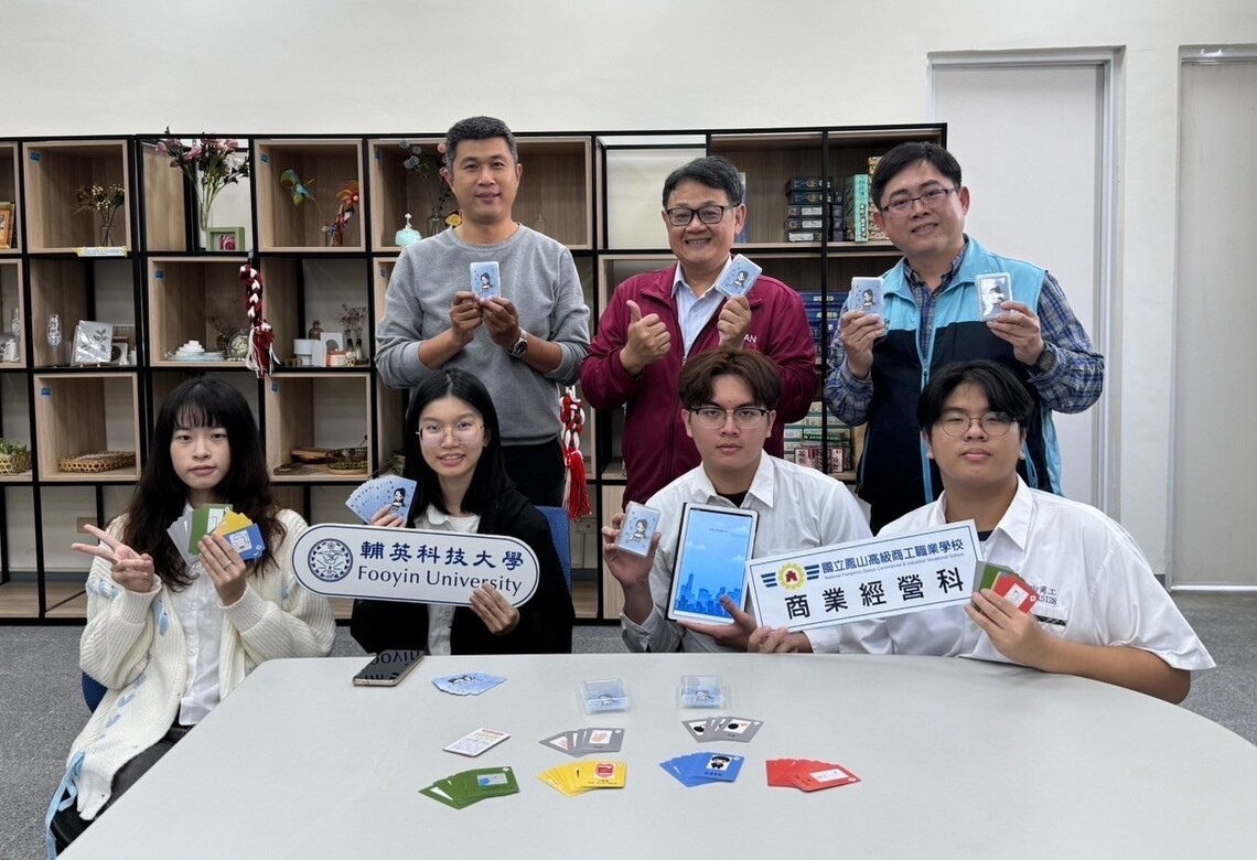 漾新聞 | 輔英科大攜手鳳山商工 創新護理桌遊APP奪國際銀牌