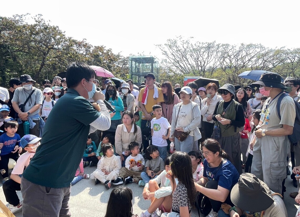 壽山動物園迎春添新丁 水豚三胞胎與迷你驢萌翻全場。(記者陳雯萍翻攝)