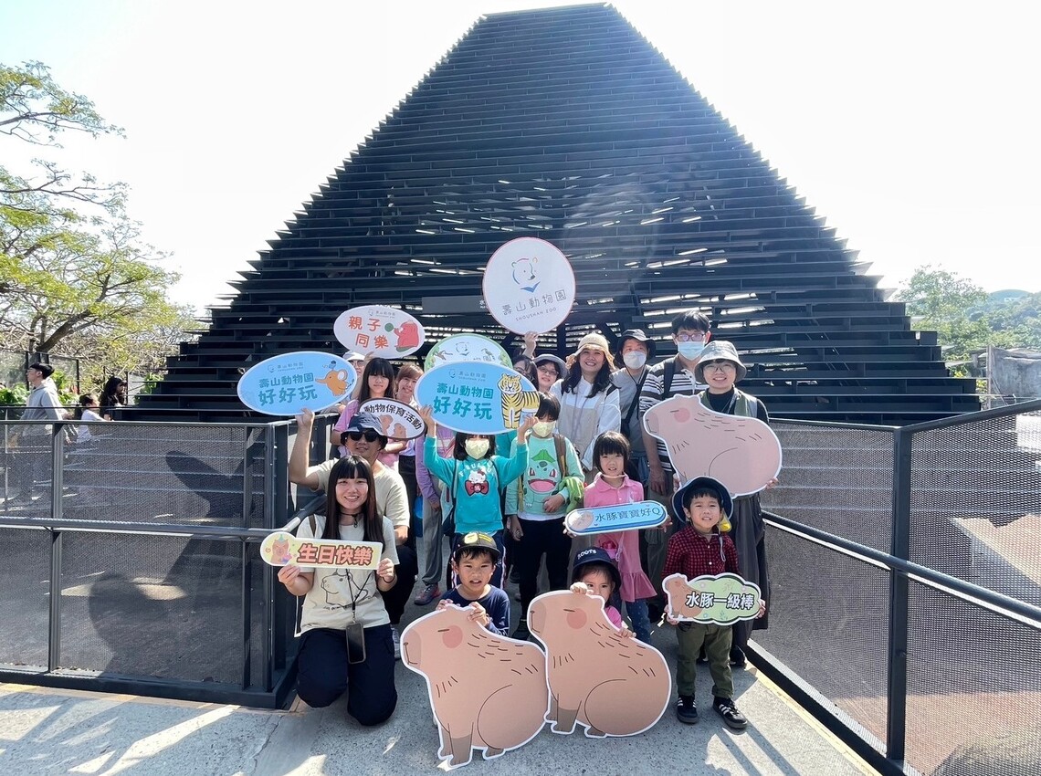 壽山動物園迎春添新丁 水豚三胞胎與迷你驢萌翻全場。(記者陳雯萍翻攝)