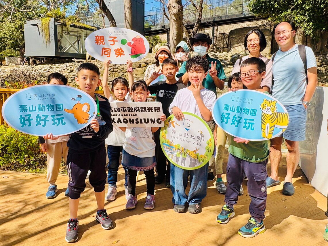 壽山動物園迎春添新丁 水豚三胞胎與迷你驢萌翻全場。(記者陳雯萍翻攝)