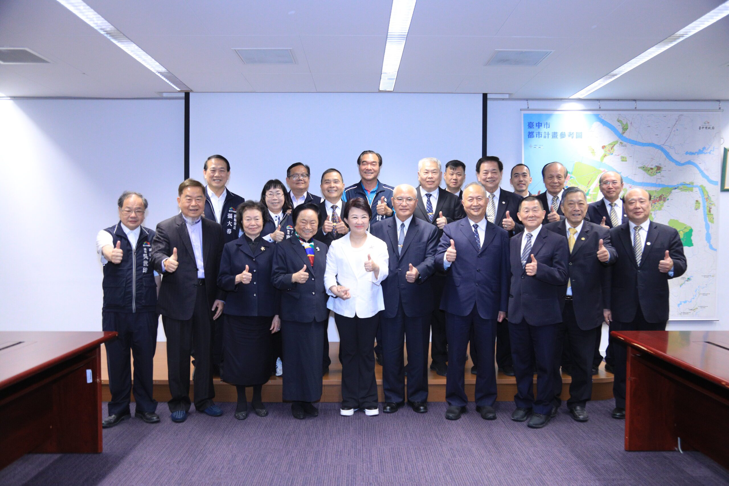一貫道全球總會暨台中各分會聯合拜會中市府　盧秀燕：實踐「仁民愛物」精神讓台中更好