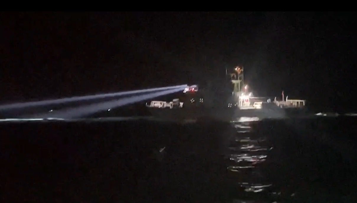 「三協順26」漁船彭佳嶼外海失火 5人獲救2人失蹤 海巡全力搜救中